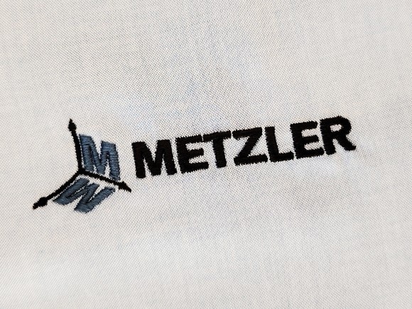 Gesticktes Logo Hahn und Kolb